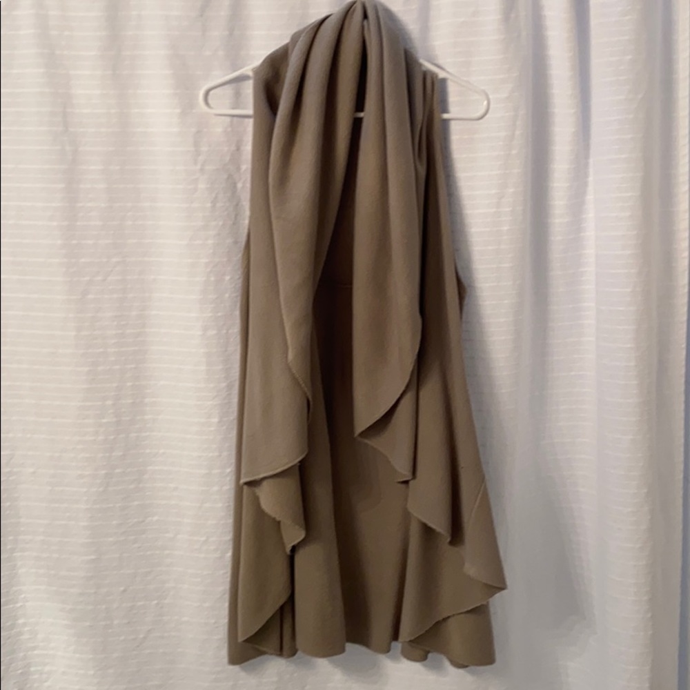 Women’s sleeveless sweater